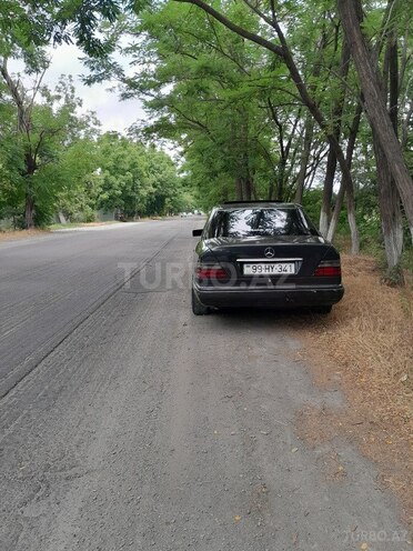 Mercedes  1990, 320,000 km - 2.0 l - Sabirabad