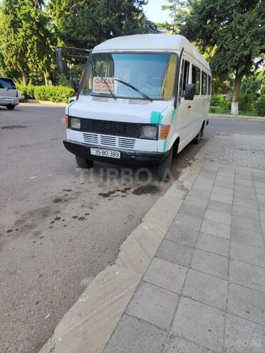Mercedes 208 D 1993, 230,000 km - 2.3 l - Qazax