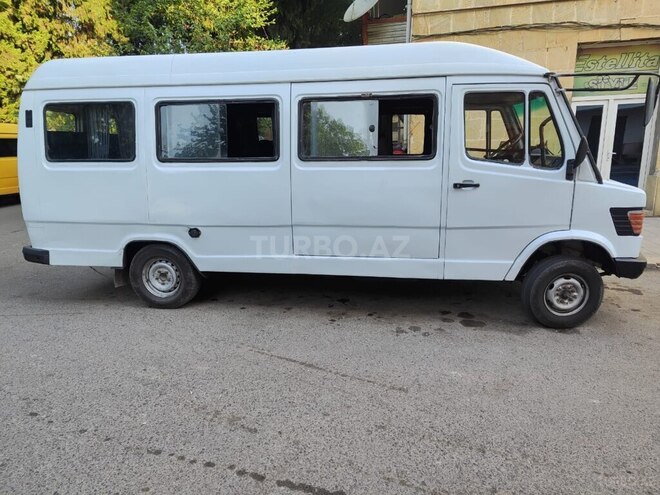 Mercedes 208 D 1993, 230,000 km - 2.3 l - Qazax