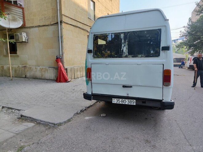 Mercedes 208 D 1993, 230,000 km - 2.3 l - Qazax