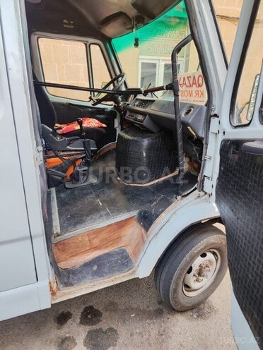 Mercedes 208 D 1993, 230,000 km - 2.3 l - Qazax