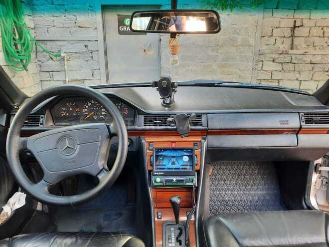 Mercedes E 200 1994, 333,000 km - 2.0 l - Bakı