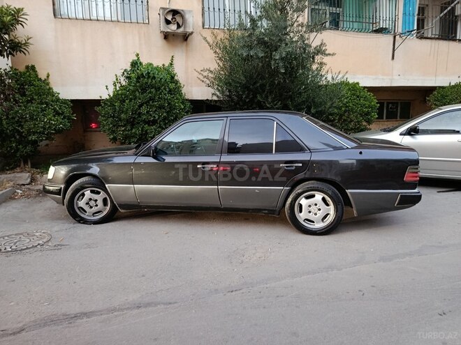 Mercedes E 220 1993, 450,000 km - 2.2 l - Bakı