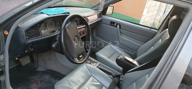 Mercedes 190 1990, 420,536 km - 2.0 l - Saatlı