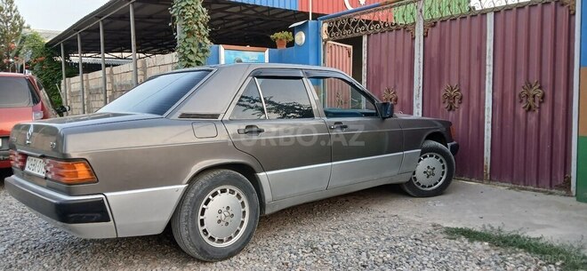 Mercedes 190 1990, 420,536 km - 2.0 l - Saatlı