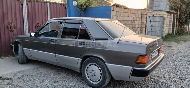 Mercedes 190 1990, 420,536 km - 2.0 l - Saatlı