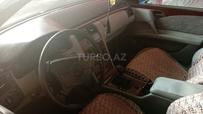 Mercedes E 230 1995, 65,844 km - 2.4 l - Gəncə