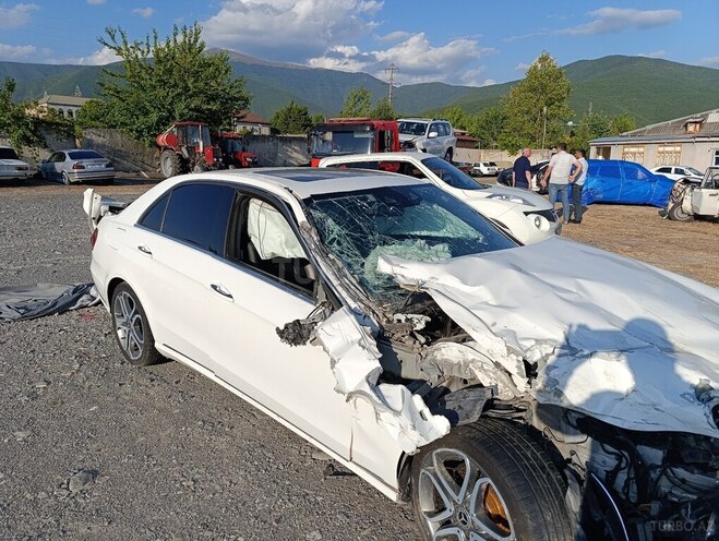 Mercedes E 250 4MATIC 2015, 230,000 km - 2.1 l - Şəki