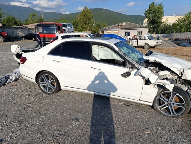 Mercedes E 250 4MATIC 2015, 230,000 km - 2.1 l - Şəki