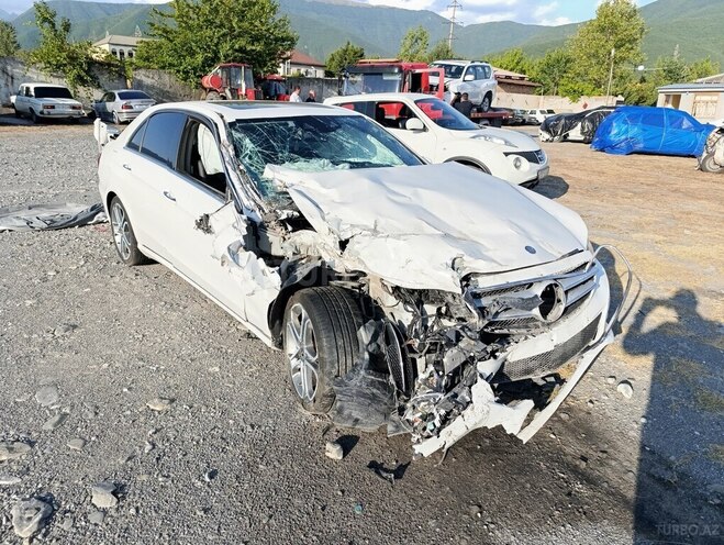Mercedes E 250 4MATIC 2015, 230,000 km - 2.1 l - Şəki