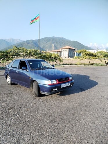 Volkswagen Polo 1997, 100,000 km - 1.4 л - Qax