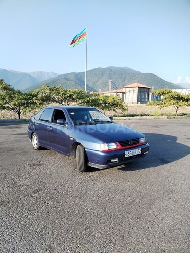 Volkswagen Polo 1997, 100,000 km - 1.4 л - Qax