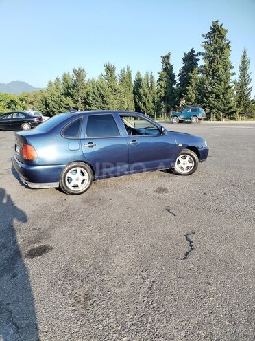 Volkswagen Polo 1997, 100,000 km - 1.4 л - Qax