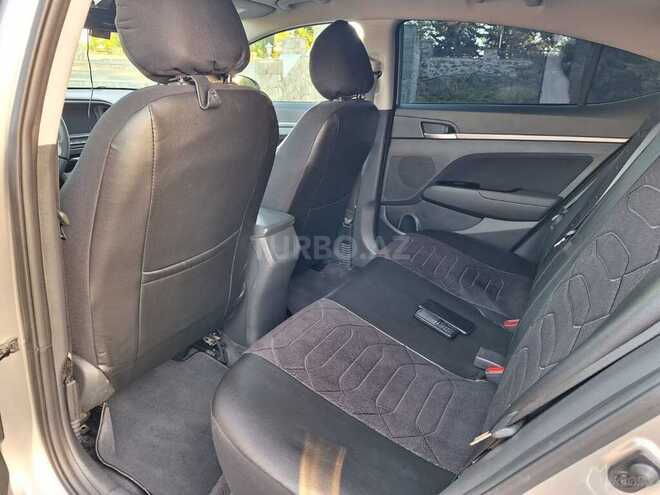 Hyundai Elantra 2019, 136,794 km - 2.0 l - Qax