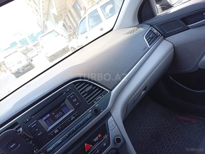 Hyundai Elantra 2016, 268,760 km - 2.0 л - Bakı