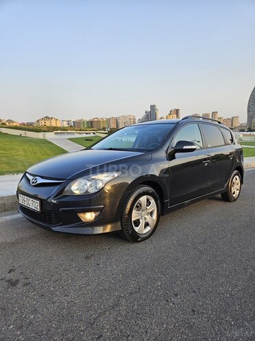 Hyundai i30 2011, 318,000 km - 1.6 l - Saatlı