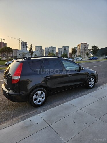 Hyundai i30 2011, 318,000 km - 1.6 l - Saatlı