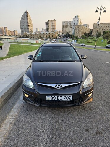 Hyundai i30 2011, 318,000 km - 1.6 l - Saatlı