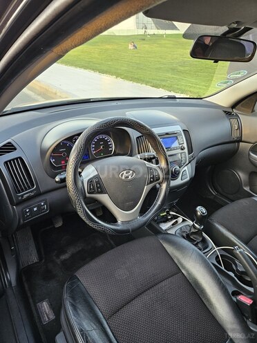 Hyundai i30 2011, 318,000 km - 1.6 l - Saatlı
