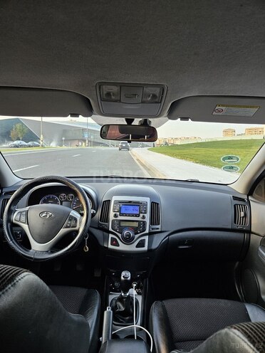Hyundai i30 2011, 318,000 km - 1.6 l - Saatlı