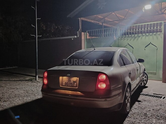 Volkswagen Passat 2001, 287,000 km - 2.8 l - Bərdə