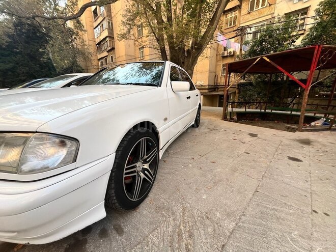 Mercedes C 200 2000, 243,000 km - 2.0 l - Bakı