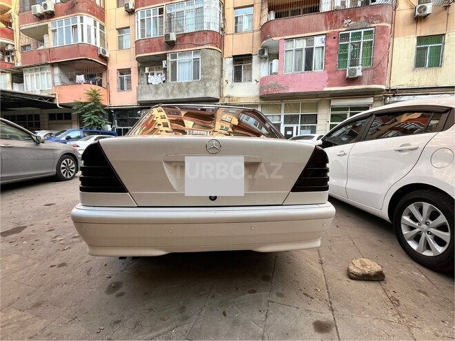 Mercedes C 200 2000, 243,000 km - 2.0 l - Bakı
