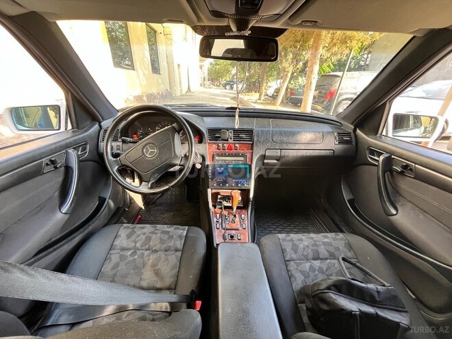 Mercedes C 200 2000, 243,000 km - 2.0 l - Bakı