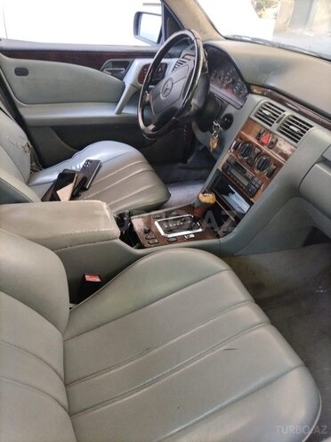 Mercedes E 230 1995, 280,000 km - 2.3 l - Bakı
