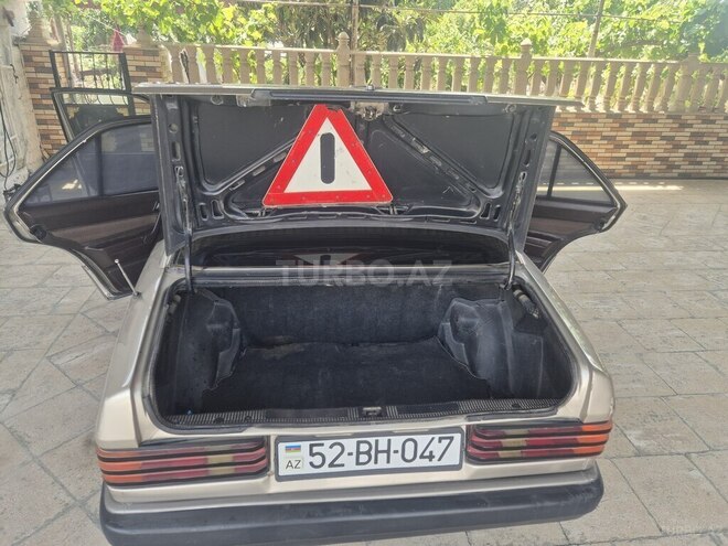 Mercedes 190 1990, 320,688 km - 2.0 л - Salyan