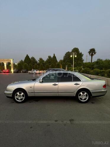 Mercedes E 240 1999, 252,000 km - 2.4 l - Bərdə
