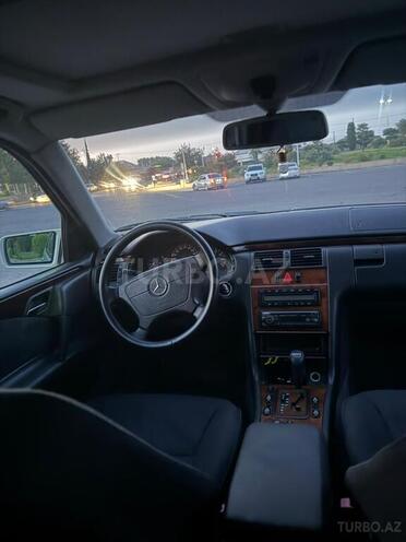 Mercedes E 240 1999, 252,000 km - 2.4 l - Bərdə