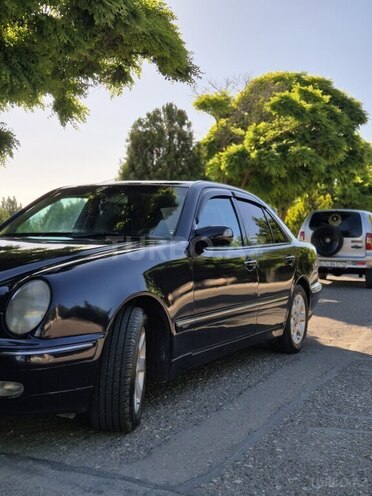 Mercedes E 220 1999, 60,000 km - 2.2 л - Naxçıvan