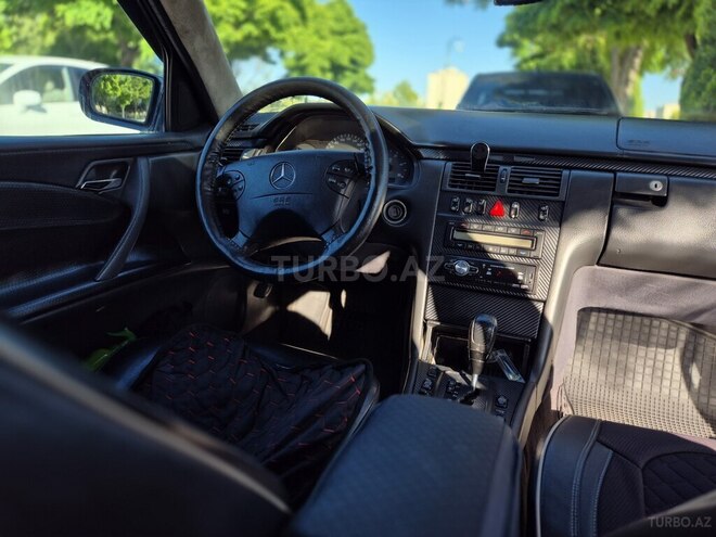 Mercedes E 220 1999, 60,000 km - 2.2 л - Naxçıvan