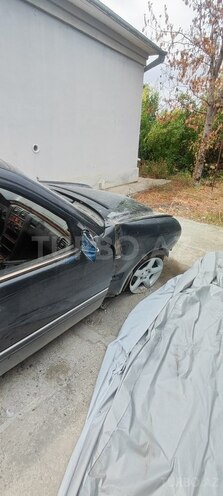 Mercedes E 240 1998, 185,000 km - 2.4 l - Ağdam