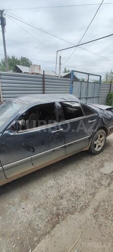 Mercedes E 240 1998, 185,000 km - 2.4 l - Ağdam