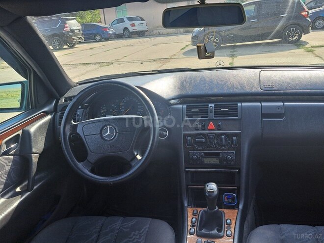 Mercedes E 200 1999, 412,000 km - 2.0 l - Bakı