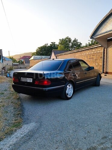 Mercedes E 320 1998, 444,000 km - 3.2 l - Şamaxı