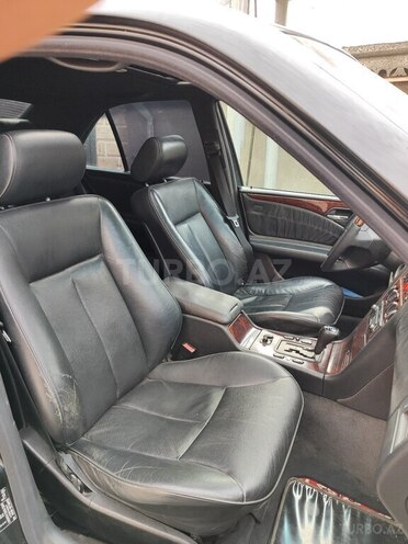 Mercedes E 320 1998, 444,000 km - 3.2 l - Şamaxı