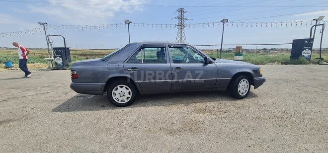Mercedes E 250 1994, 519,000 km - 2.5 l - Bakı