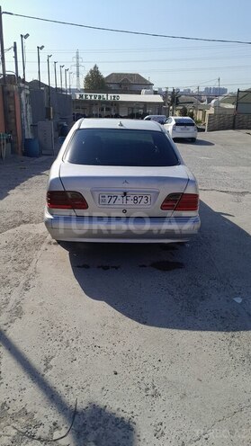 Mercedes E 220 1998, 352,000 km - 2.2 l - Bakı