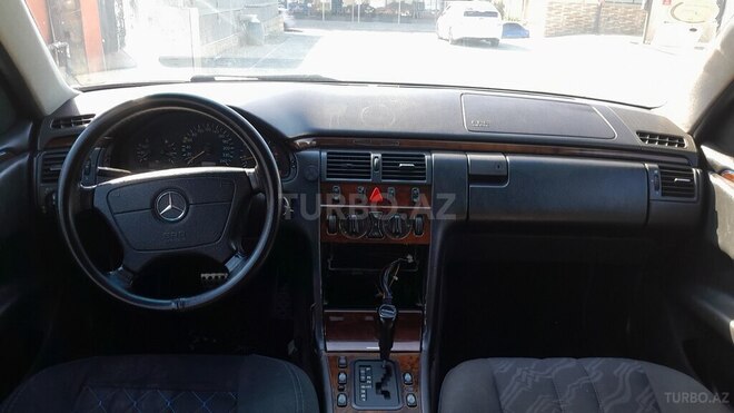 Mercedes E 220 1998, 352,000 km - 2.2 l - Bakı