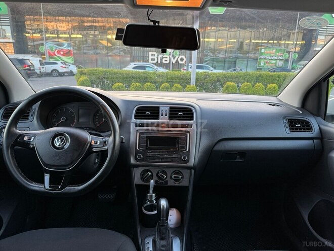 Volkswagen Polo-6