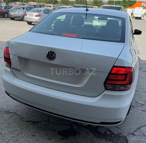 Volkswagen Polo-5