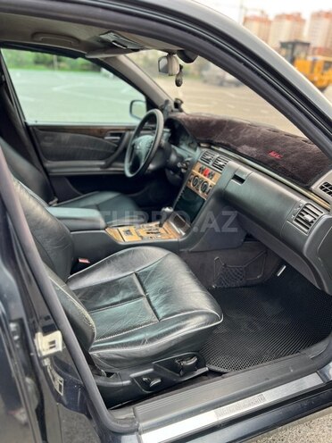 Mercedes E 270 1999, 469,000 km - 2.7 l - Sumqayıt