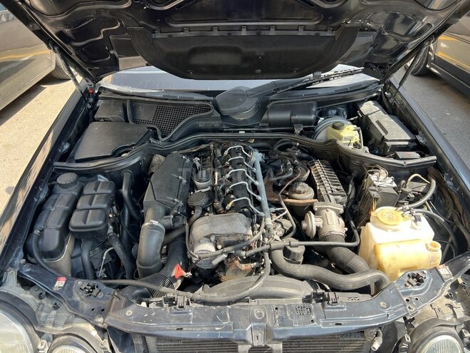 Mercedes E 270 1999, 469,000 km - 2.7 l - Sumqayıt
