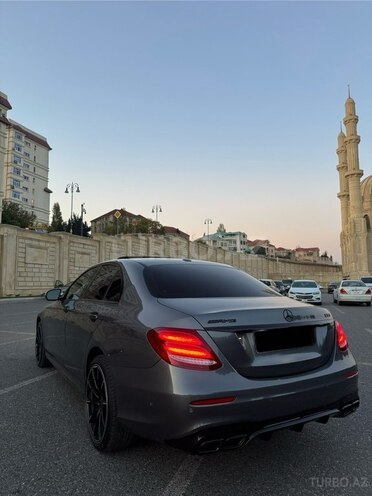 Mercedes E 300 4MATIC 2018, 67,700 km - 2.0 l - Bakı