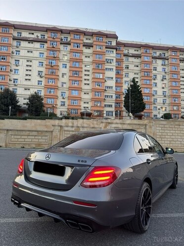 Mercedes E 300 4MATIC 2018, 67,700 km - 2.0 l - Bakı