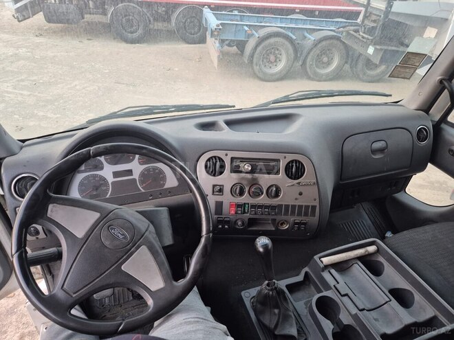 Ford Cargo-5
