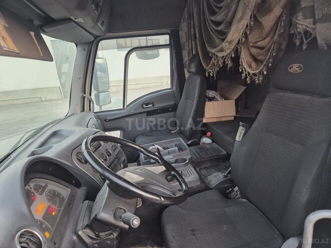 Ford Cargo-6